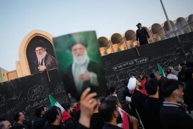 صراع على إرث خامنئي وسط غياب مجتبى… والمتشددون يتهمون قادة إيران بـ«الانقلاب»