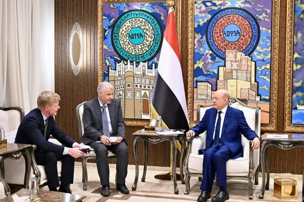 العليمي يصعّد دبلوماسياً لمواجهة التهديد الحوثي – الإيراني
