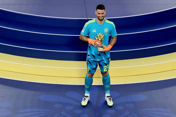 الإسباني سيمون يحصد القفاز الذهبي لأفضل حارس بالمونديال