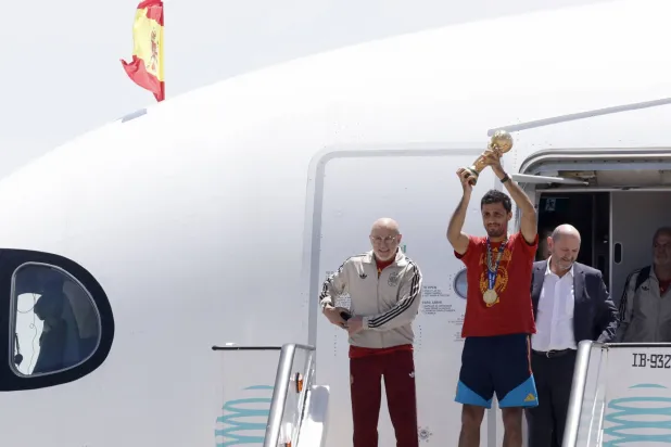 بعثة إسبانيا تصل إلى مدريد بعد التتويج بلقب كأس العالم
