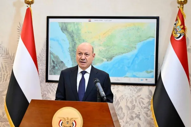 العليمي يدعو لالتحام شامل بمعركة استعادة مؤسسات الدولة وإنهاء الانقلاب