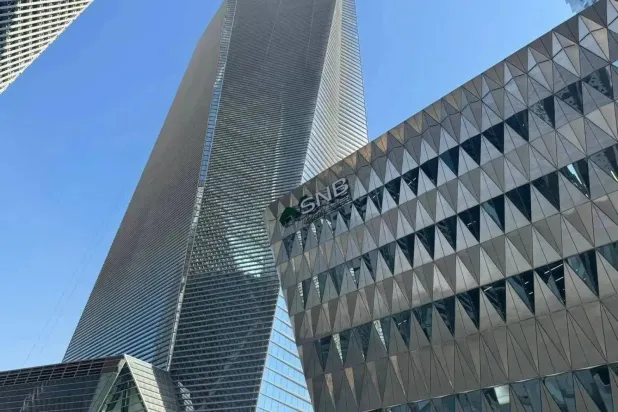 نمو الدخل التشغيلي وانخفاض المصاريف يرفعان أرباح «الأهلي السعودي» إلى 3.4 مليار دولار