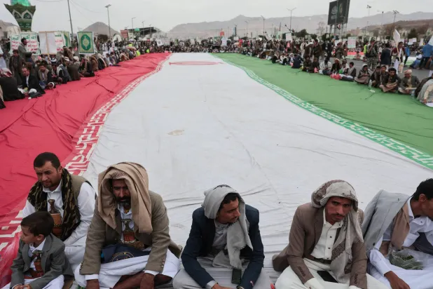 معهد دولي: الحوثيون يرسخون اندماجهم ضمن الأجندة الإيرانية
