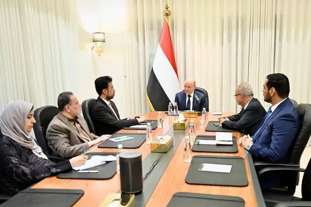 العليمي: لن نسمح باستمرار نهج الحوثيين في الابتزاز والتهديد