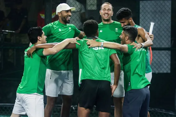 الشقيقان الحقباني يقودان السعودية إلى الملحق العالمي في كأس ديفيز