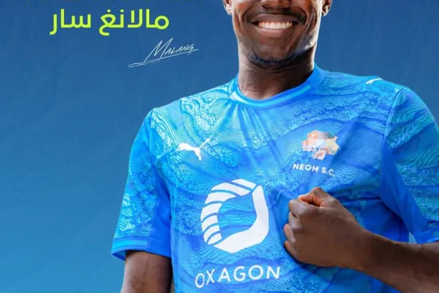 نيوم يضرب بقوة… مالانغ سار يرتدي السماوي