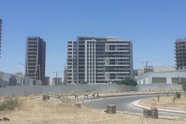 دمشق… مجمعات فاخرة تجاور ركام الحرب