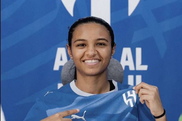 «سيدات الهلال» يجدد عقد اللاعبة فاطمة منصور