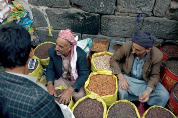 تهديدات الحوثيين للملاحة تنذر بموجة غلاء جديدة في اليمن