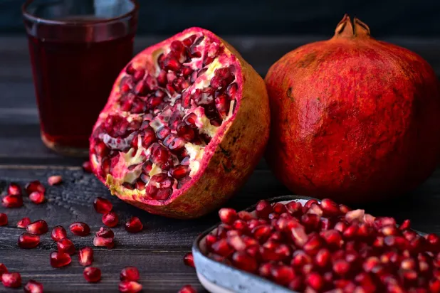 ما فوائد قشر الرمان لمرضى الكوليسترول؟