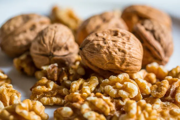 كيف يخفض الجوز مستويات التوتر؟