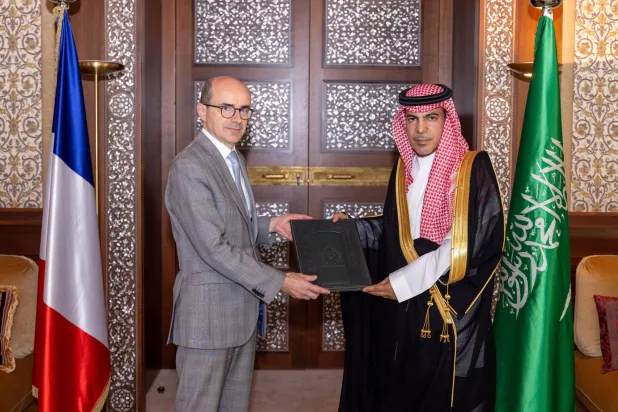 فرنسا تتسلم أوراق اعتماد السفير السعودي الجديد لديها