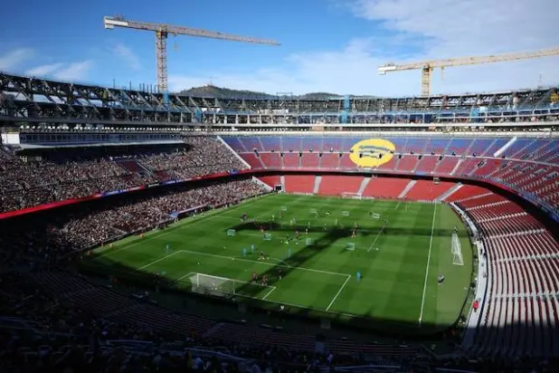 برشلونة يؤكد وفاة عامل خلال أعمال تجديد ملعب كامب نو