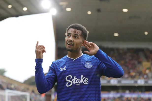 الهلال يفاوض إيفرتون على إليمان نداي