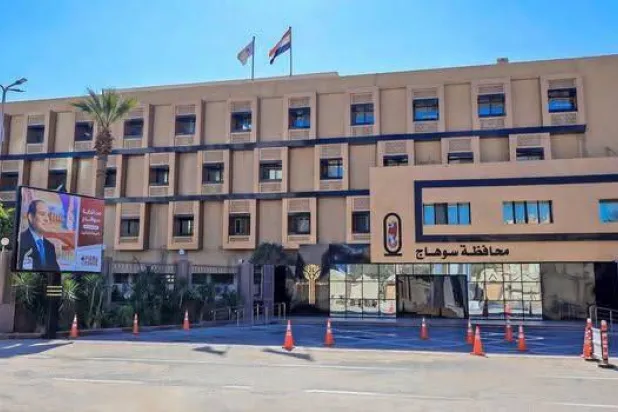 شركة طيران مصرية توقف مضيفة عن العمل لـ«إساءتها إلى أهالي سوهاج»