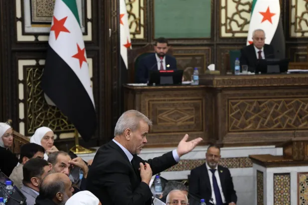 بعد إلغائها… مجلس الشعب السوري يقرّ لجنة للعلاقات الخارجية باسم جديد