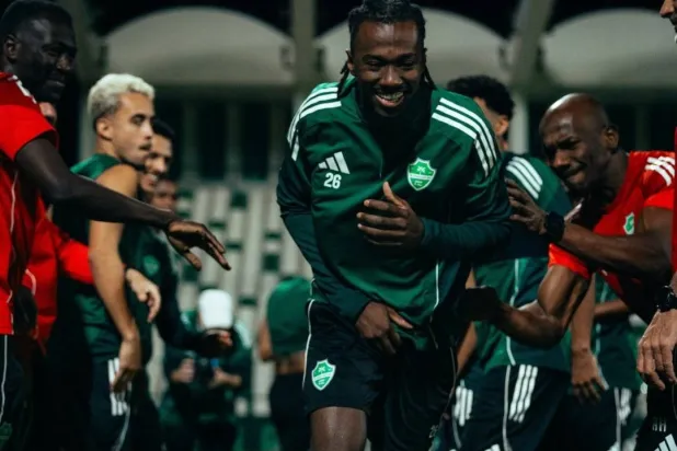 مصادر: الأهلي يوافق على انتقال الزبيدي ومدني لـ«الخلود»