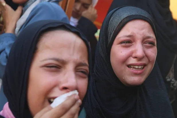 ليلة قاسية في غزة… قصف ونزوح واغتيالات