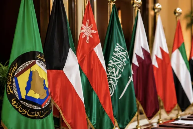 «الخليج» يواجه أثر تثبيت الفائدة الأميركية بدعم النفط وقوة المالية العامة