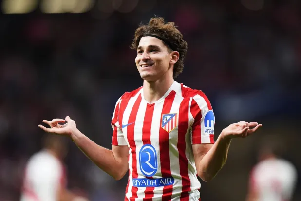 الاتحاد الإسباني يحقق في تقديم برشلونة عرضاً للتعاقد مع جوليان ألفاريز