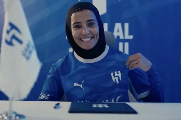 تهاني الزهراني ترتدي شعار «سيدات الهلال»