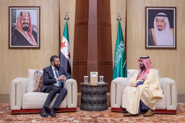 محمد بن سلمان والشرع يبحثان مساعي خفض التصعيد