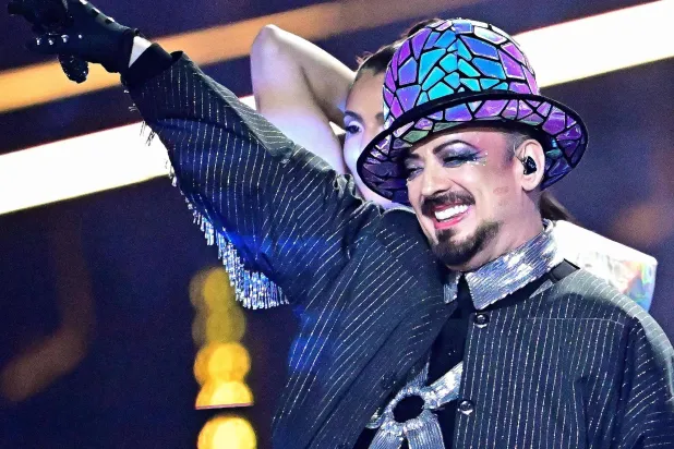 بوي جورج ينسحب من مسرحية في لندن بعد انتقادات لأغنيته المؤيدة لإسرائيل