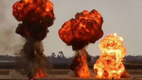 رويترز: دوي انفجارات قوية في وسط دبي