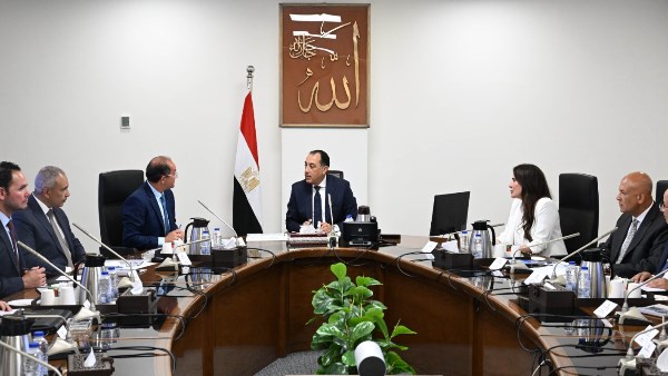 رئيس الوزراء يُتابع ملف تشغيل وصيانة محطات معالجة الصرف الصحي