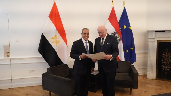 وزير الخارجية يلتقي مع المستشار الفيدرالي النمساوي ويسلمه رسالة خطية من الرئيس السيسي