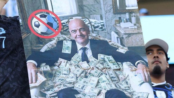 باع روح اللعبة.. صحيفة إسرائيلية تشن هجوما عنيفا على ترامب بسبب كأس العالم