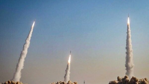 طهران تقصف إسرائيل.. انفجارات في إيلات بعد اعتراض صواريخ إيرانية