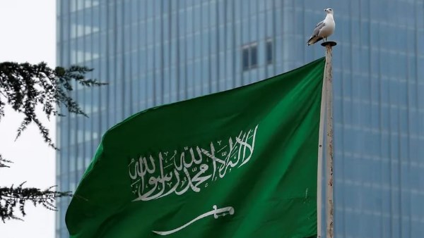 الرياض تدين تهديدات الحوثيين للملاحة وتؤكد: سنتخذ كل الإجراءات اللازمة لحماية سفن المملكة