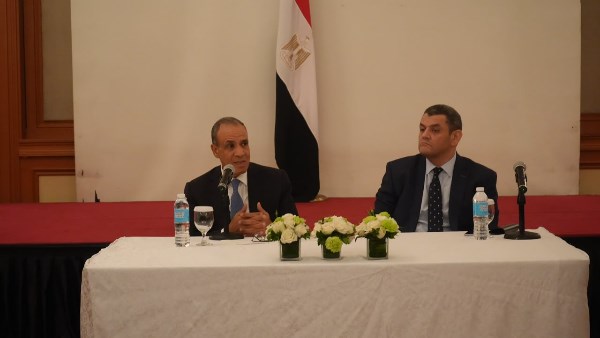 وزير الخارجية يلتقي بأعضاء الجالية المصرية في الفلبين