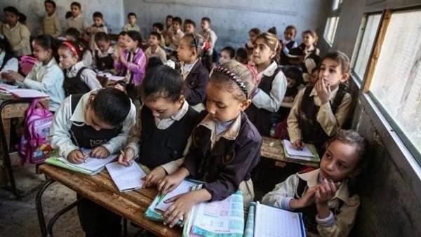 تأشيرات «فوق الكثافة» تربك أولياء الأمور قبل الدراسة.. شكاوى متزايدة من تعثر نقل الطلاب