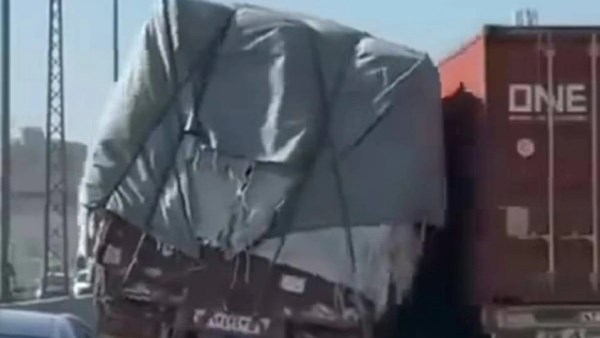 ربنا سخرني.. سائق التريلا يروي لحظات إنقاذ سيارة القطن من الانقلاب على طريق المحلة