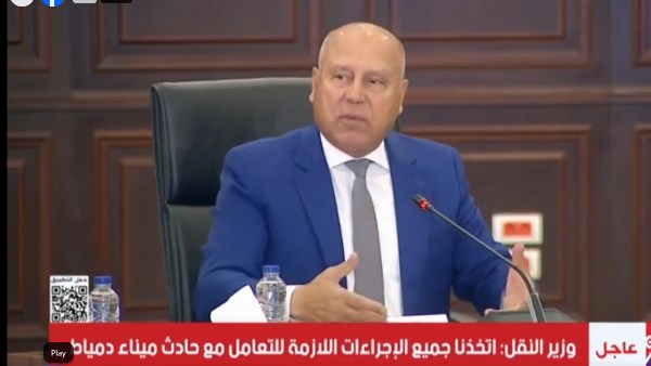 وزير النقل: ميناء دمياط يعمل بكامل طاقته بعد السيطرة على الحريق