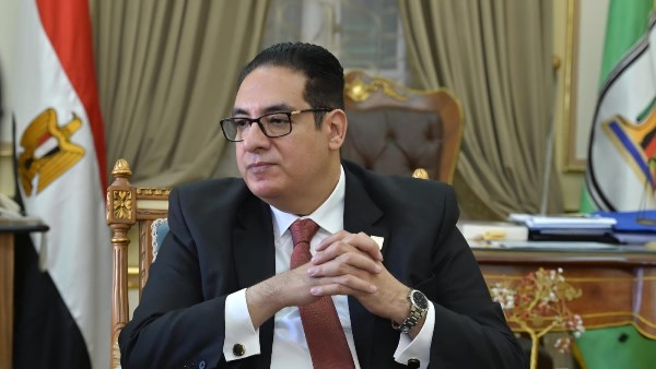 رئيس جامعة القاهرة يهنئ الدكتور محمود صديق بتكليفه قائما بأعمال رئيس جامعة الأزهر