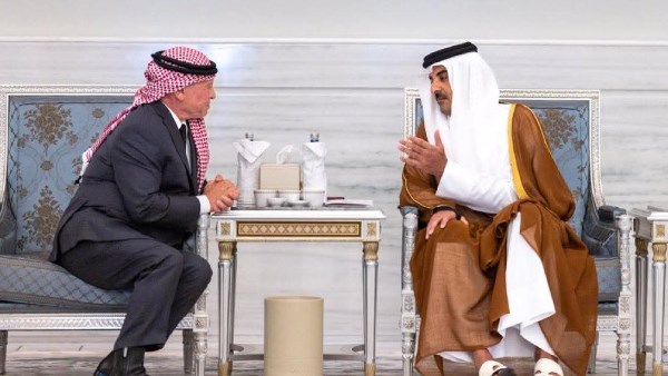 عاهل الأردن يقدم العزاء لأمير قطر في وفاة الشيخ حمد بن خليفة آل ثاني