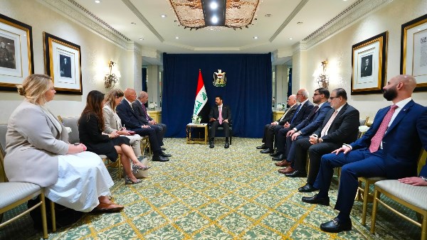 رئيس الوزراء العراقي يتلقى دعوة لزيارة الأردن ويبحث مع الصفدي التعاون الاقتصادي