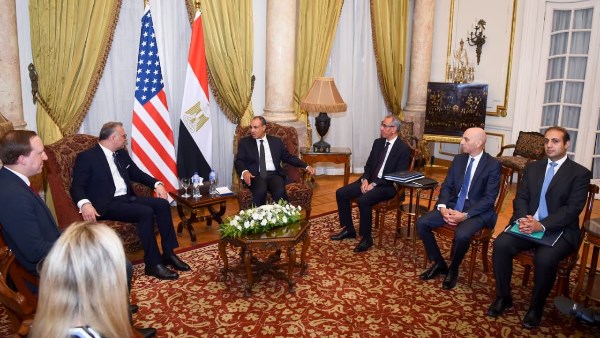 وزير الخارجية يبحث مع كبير مستشاري الرئيس الأمريكي للشؤون العربية والإفريقية التطورات الإقليمية