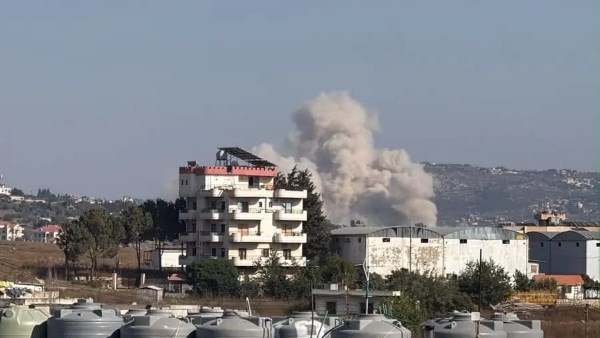 الاحتلال الاسرائيلى يواصل استهداف منازل في بنت جبيل