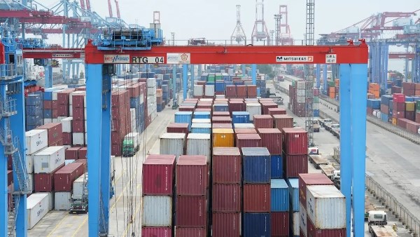 الرسوم الجمركية الجديدة لترامب تدفع شركات صغيرة أمريكية إلى رفع دعوى قضائية