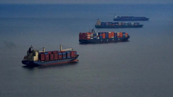 بلومبرج: سياسات ترامب الحمائية تفرض واقعا جديدا على التجارة الأمريكية