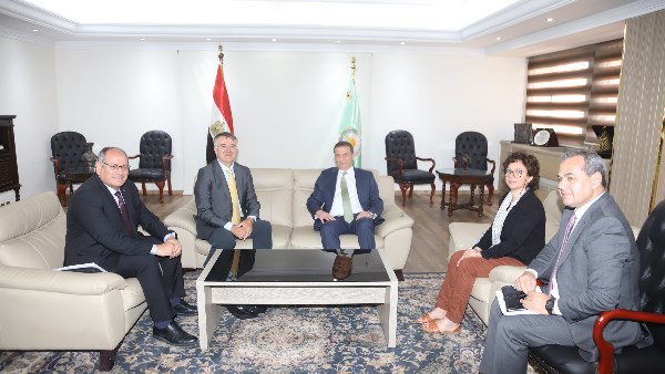 وزير الزراعة يتفق مع معهد إيطالي على تنظيم حملات لدعم صغار المزارعين