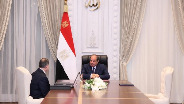 الرئيس السيسي يستقبل وزير الداخلية بالعلمين