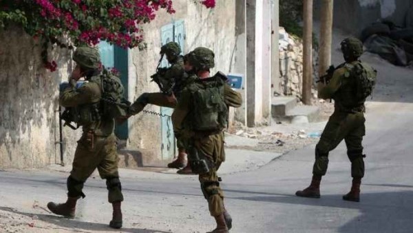 اعتقال 11 فلسطينيًا في نابلس.. ومستوطِنون يقطعون خط مياه يغذي تجمعات بدوية شرق القدس