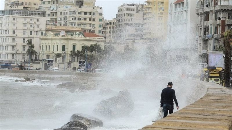 طقس السبت: رياح تلطف الأجواء وتحذيرات من ارتفاع الأمواج ببعض الشواطئ