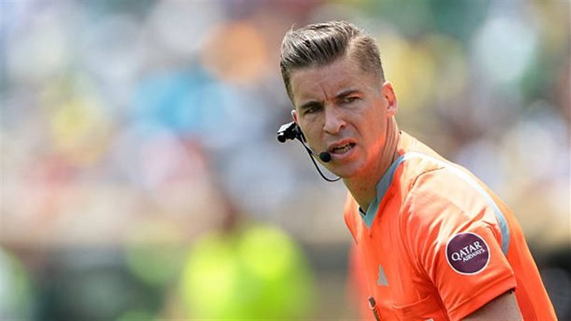 كأس العالم، طاقم حكام فرنسي يدير مباراة منتخب مصر ضد الأرجنتين