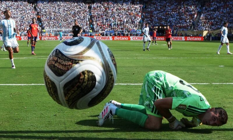 إيميليانو مارتينيز يثير الشكوك بشأن مستقبله مع منتخب الأرجنتين